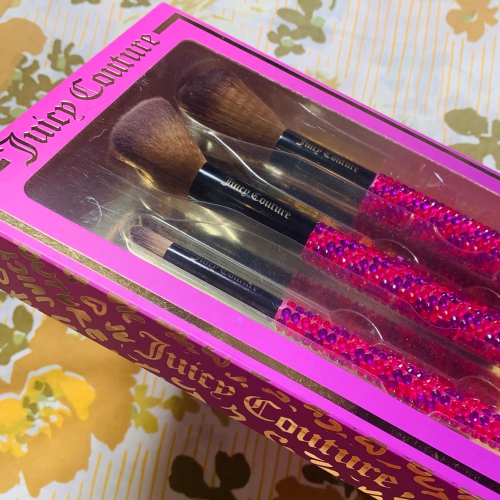 NWT JUICY COUTURE BRUSH SET